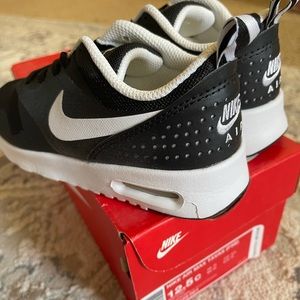 NEW Nike Air Max Tavas